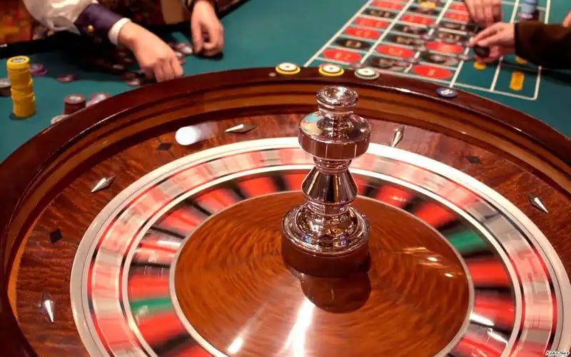 topanbet login app interface showing sports betting, live casino, and slot games